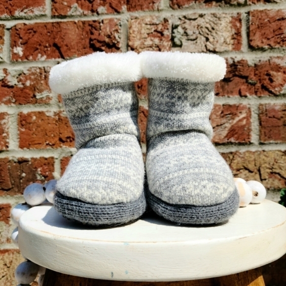 H & M Feaux Fur Boots - Toddler 6 - Picture 3 of 3